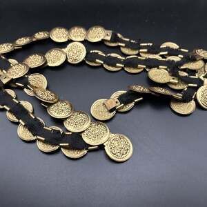 Gold Tone Medallion Scale Stretch Belt One Size Coin vintage stretchy